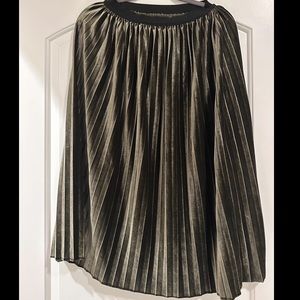 Beautiful Dark Green Shimmery Velvet Skirt Size Small